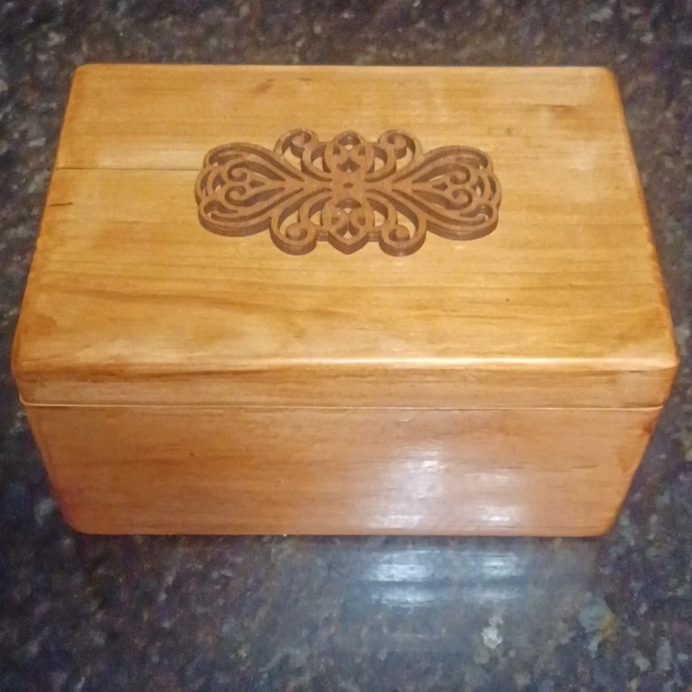 Homemade wooden trinket box - Picture 1 of 7